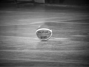 ¿Cómo es la pelota diseñada para personas ciegas?